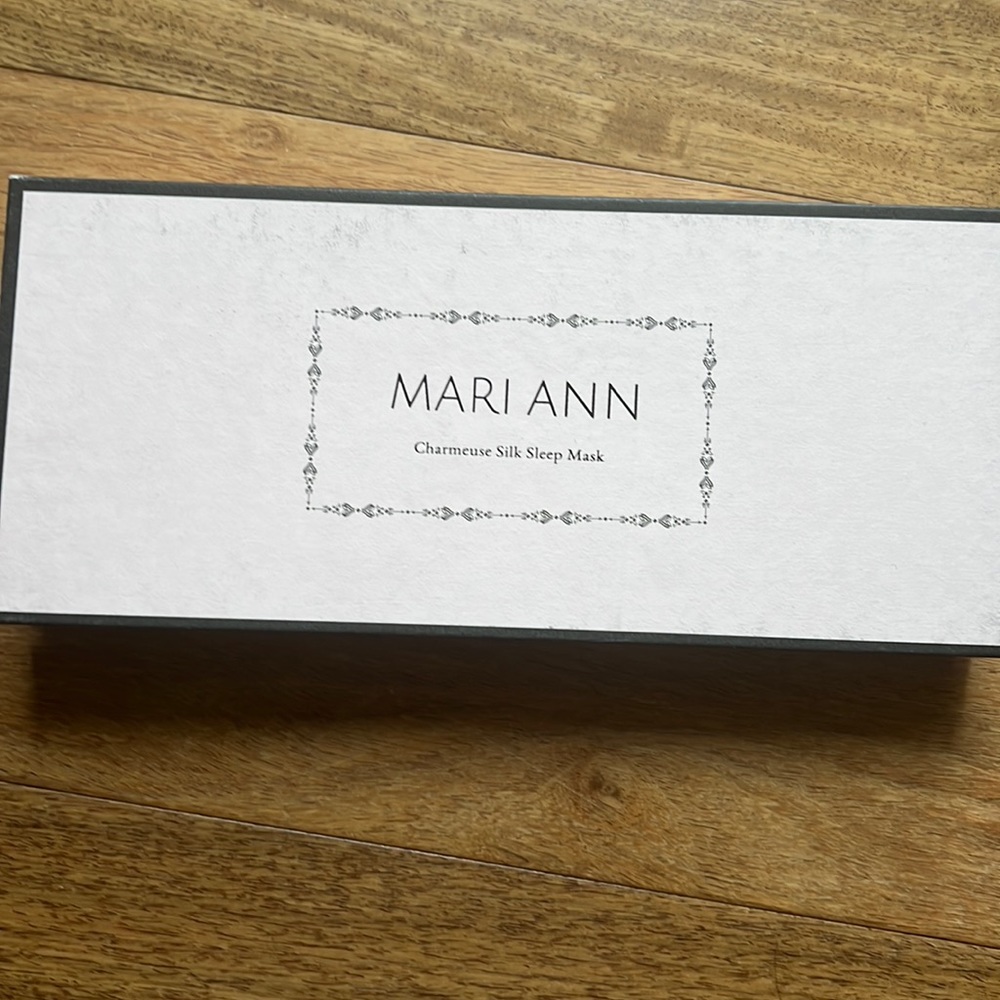 Mari Ann Silk sleep mask